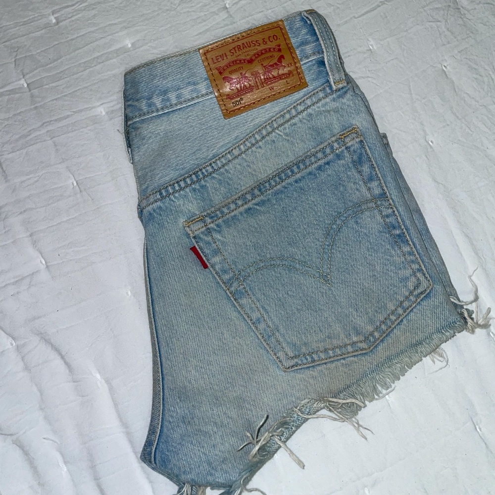Levi Light-wash 501s